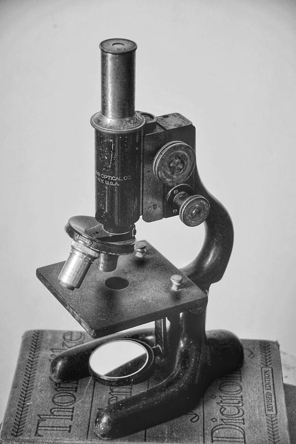old-microscope.jpg