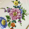 Декоративная фарфоровая тарелка с цветочным узором